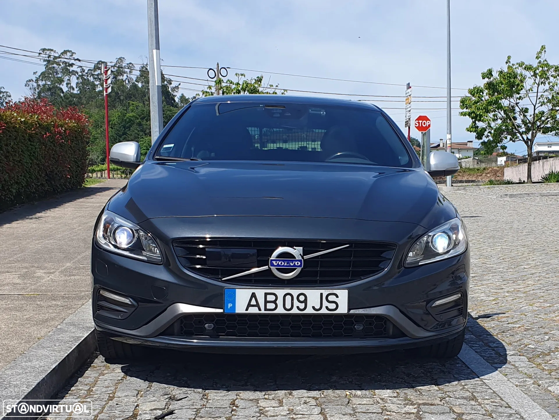 Volvo V60 2.4 D6 R-Design Mom.AWD Phev - 2
