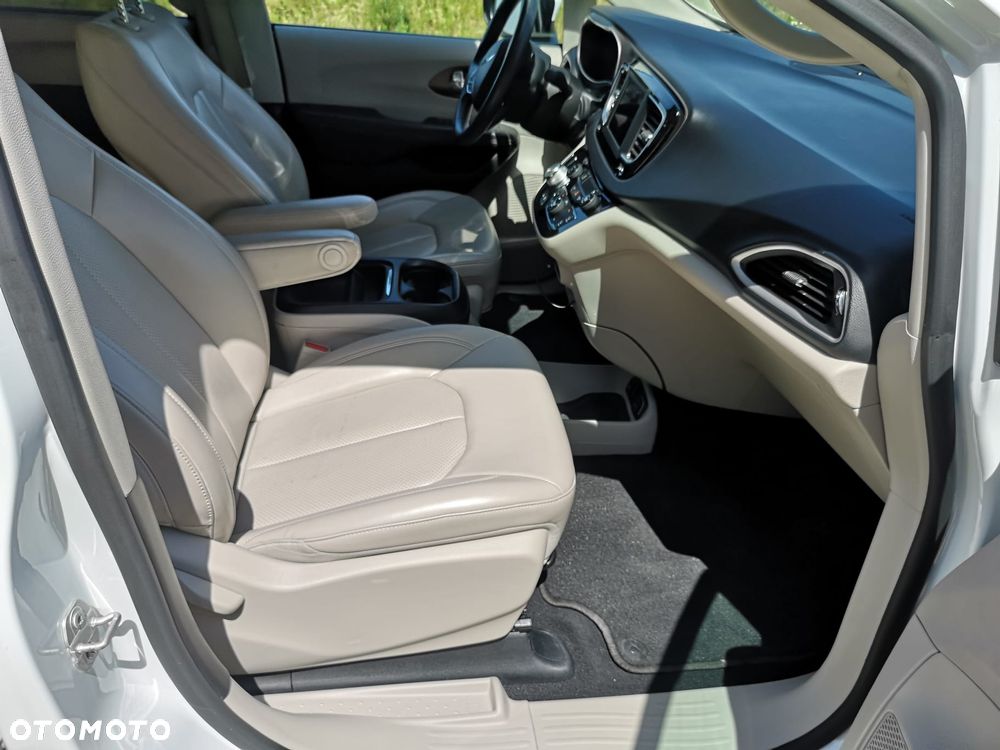 Chrysler Pacifica - 34