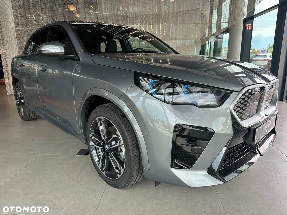 BMW iX2 eDrive20 66.5kWh M Sport Edition - 9