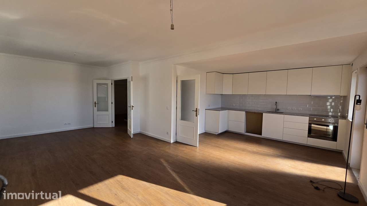 Moradia à venda na Rua Alto de Barreiros - renovada c garagem e jardim - Grande imagem: 3/56