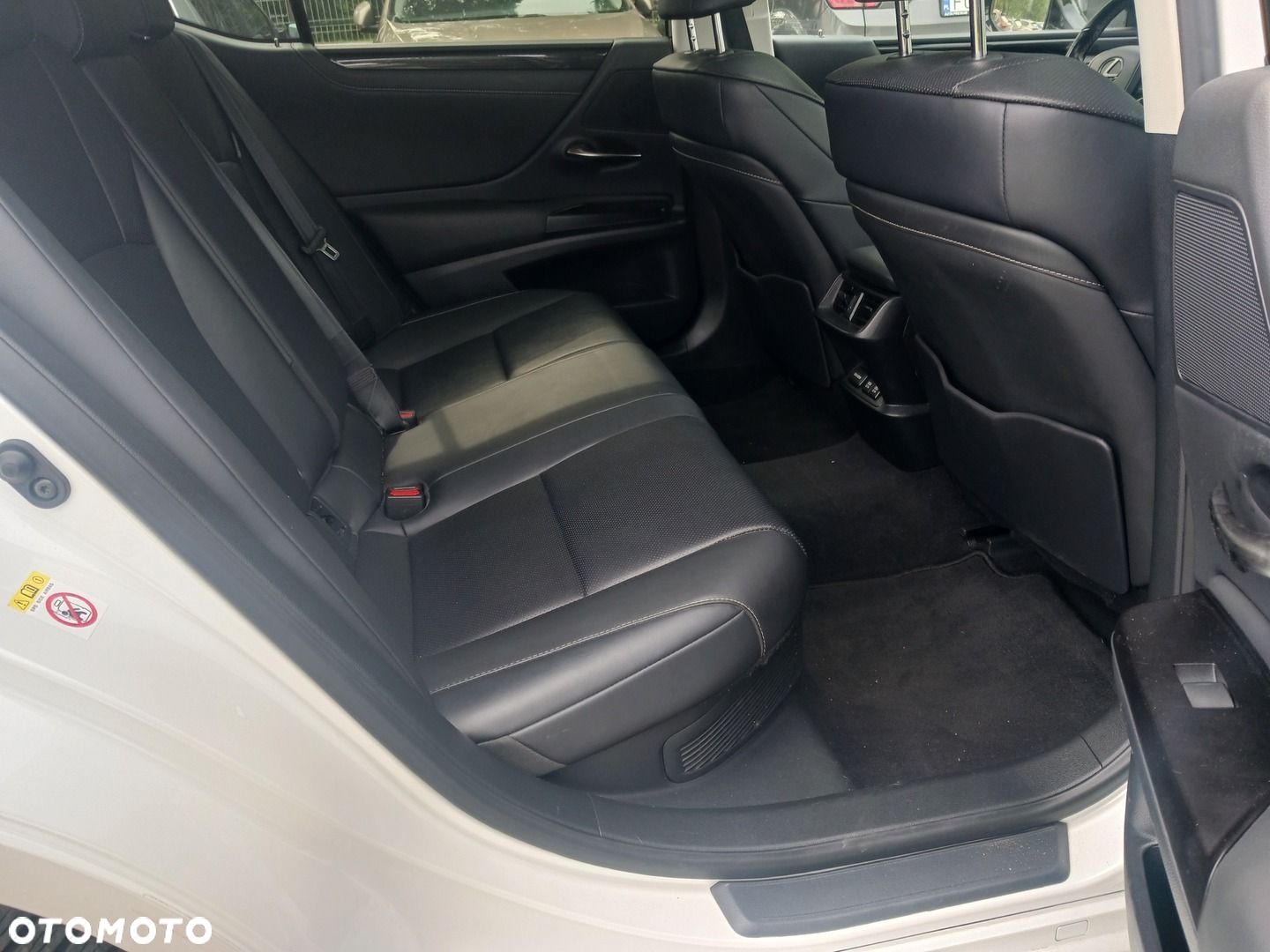 Lexus ES - 12