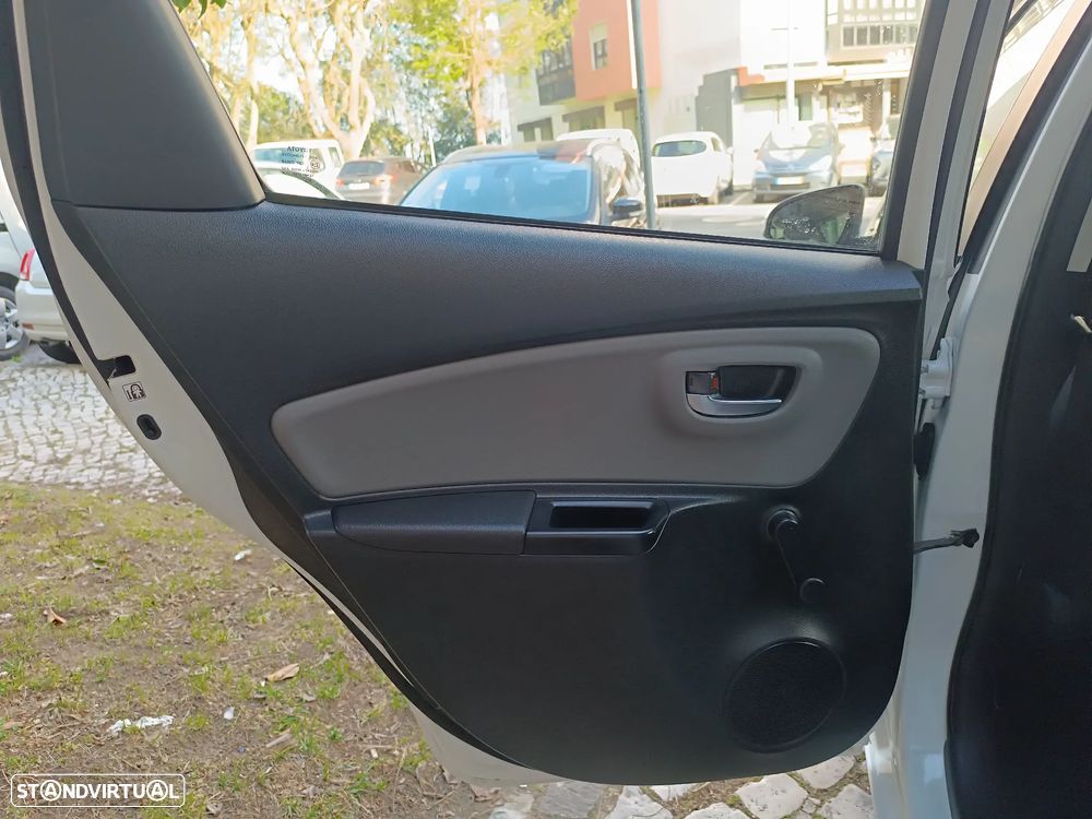 Toyota Yaris 1.5 HSD Comfort+Navi - 17