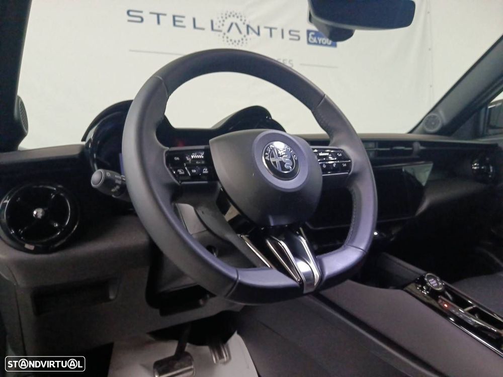Alfa Romeo Junior 54 kWh Sport Speciale - 12