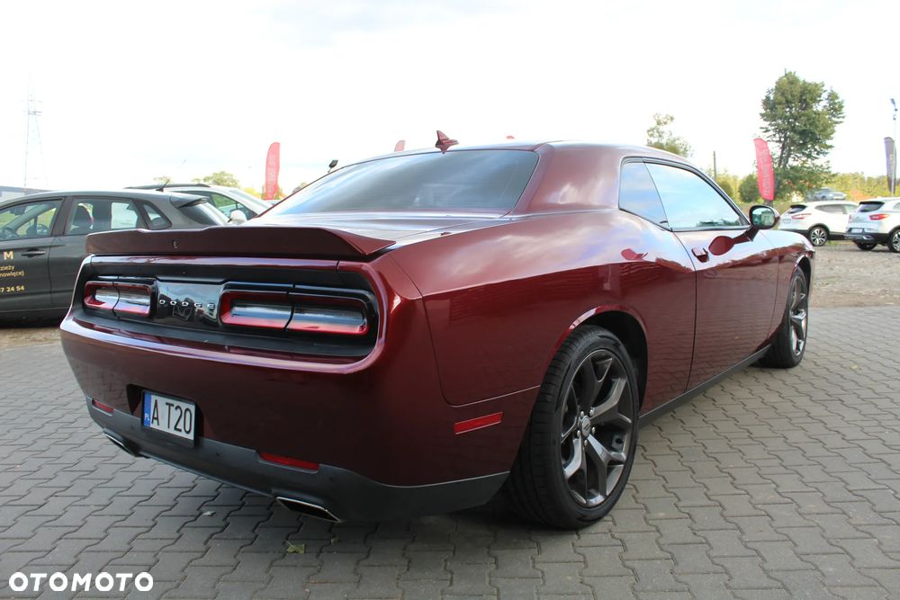 Dodge Challenger - 7