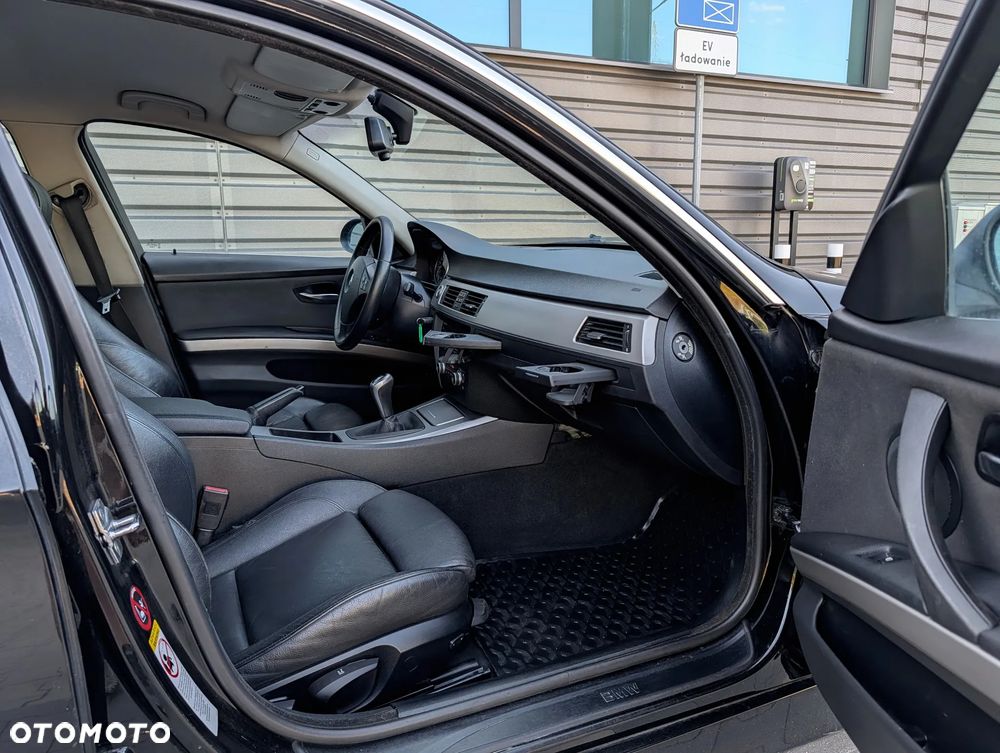 BMW Seria 3 325i Edition Exclusive - 6