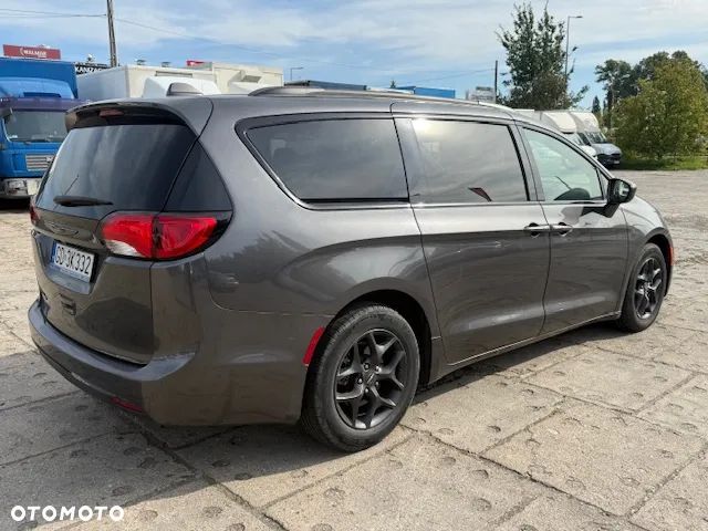 Chrysler Pacifica - 10