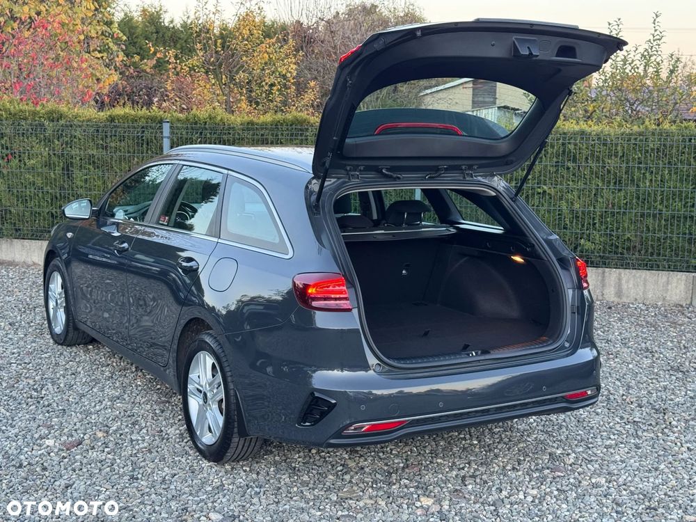 Kia Ceed 1.6 CRDi mHEV M - 32