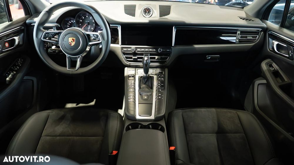 Porsche Macan - 24