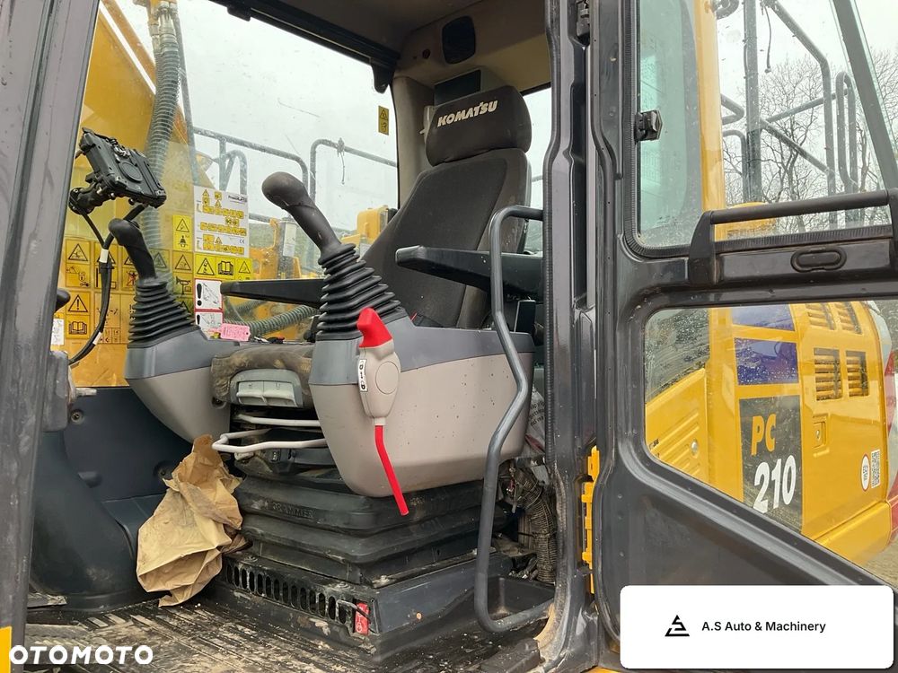 Komatsu PC210LC-11E0 - 9