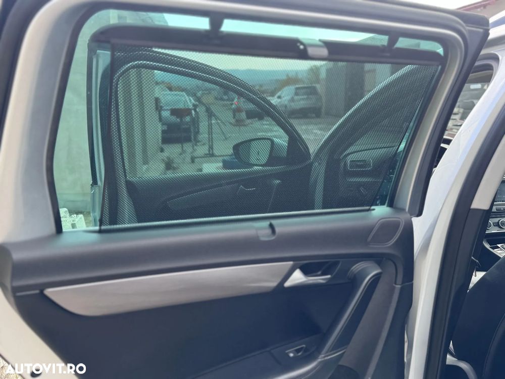 Volkswagen Passat Variant 2.0 Blue TDI SCR Highline - 16