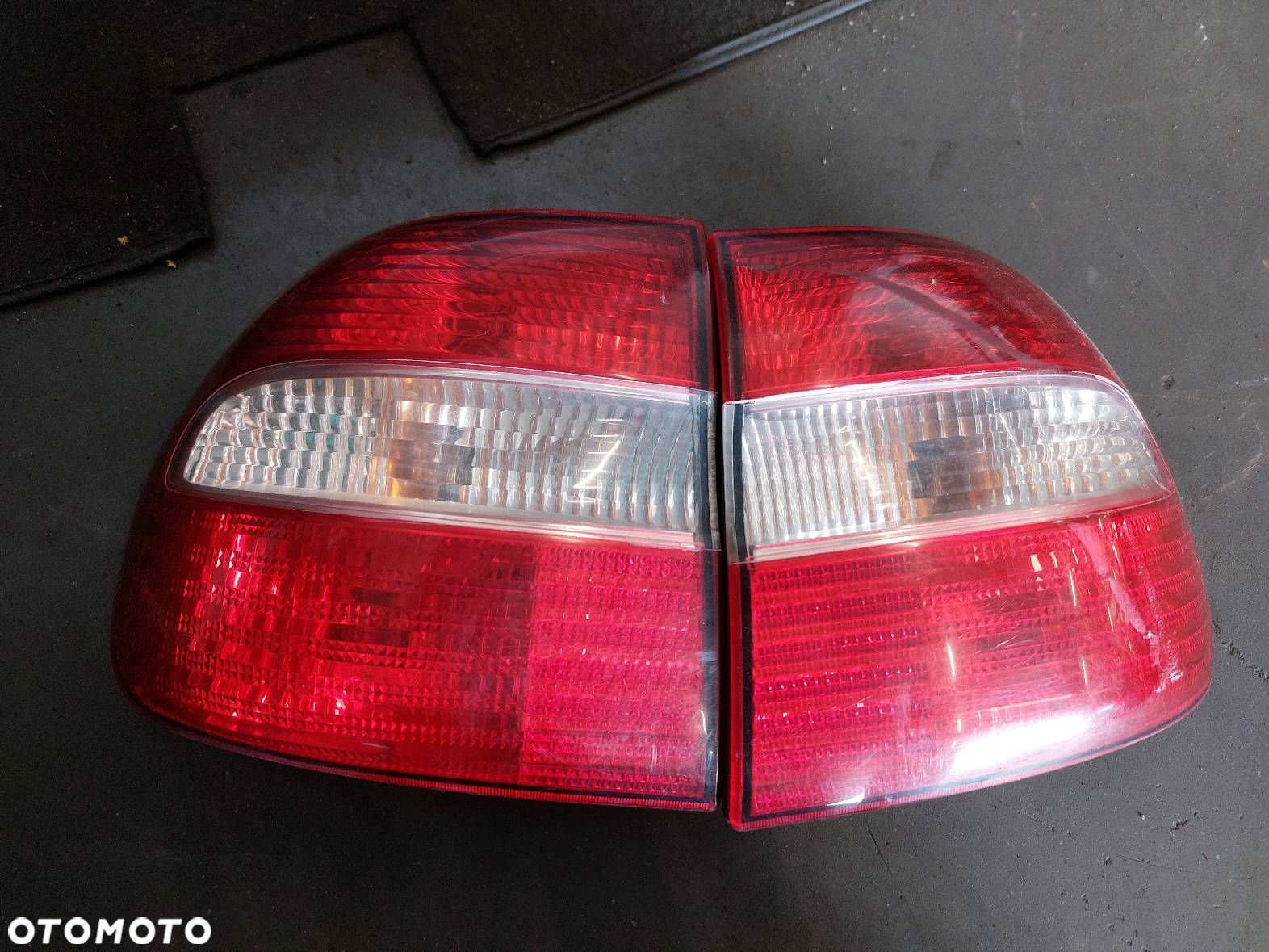 KOMPLETNY TYŁ KLAPA BAGAŻNIKA ZDERZAK TYŁ LAMPY VOLVO V40 I LIFT - 2