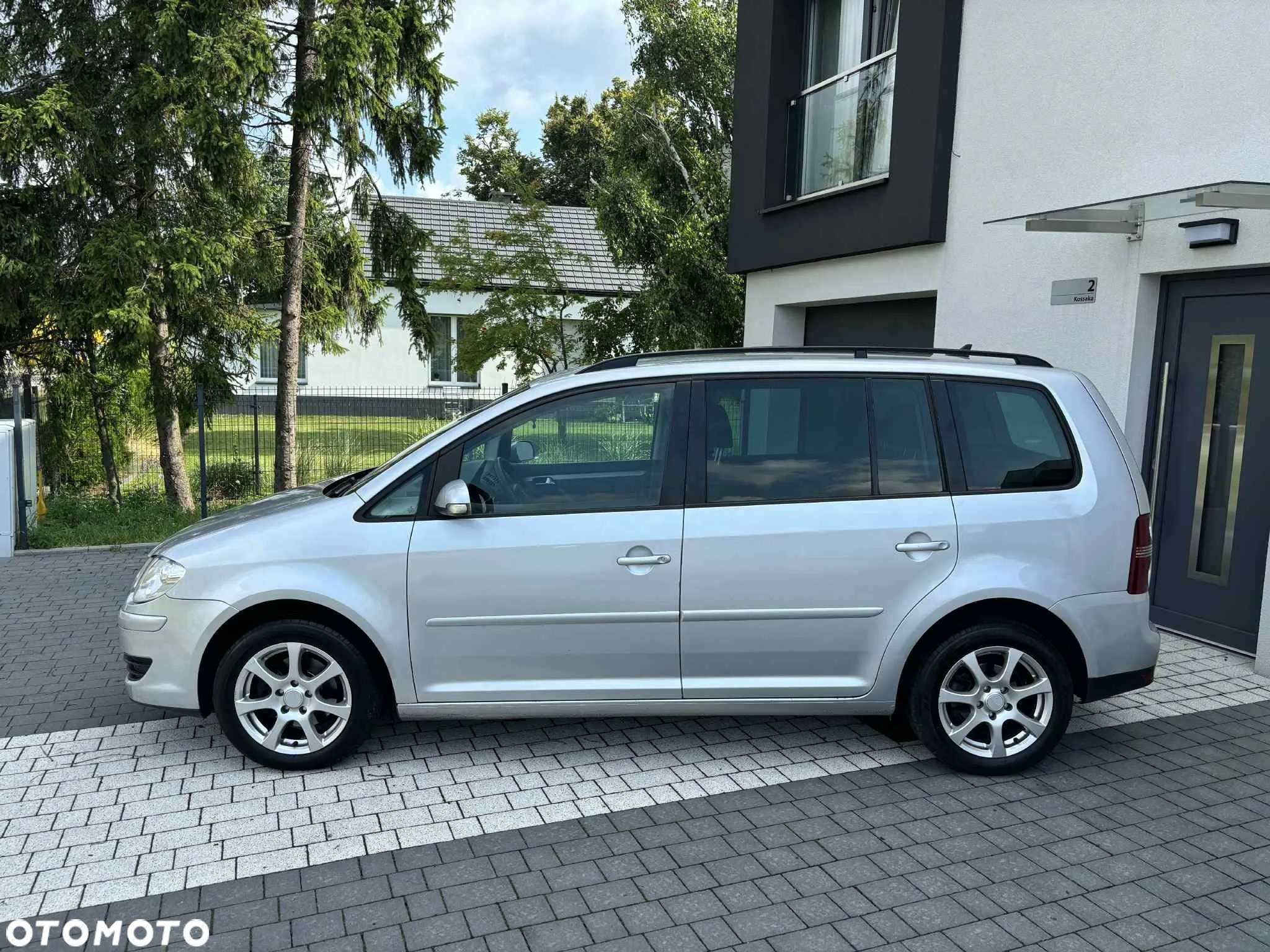 Volkswagen Touran 1.9 TDI DPF Highline - 3