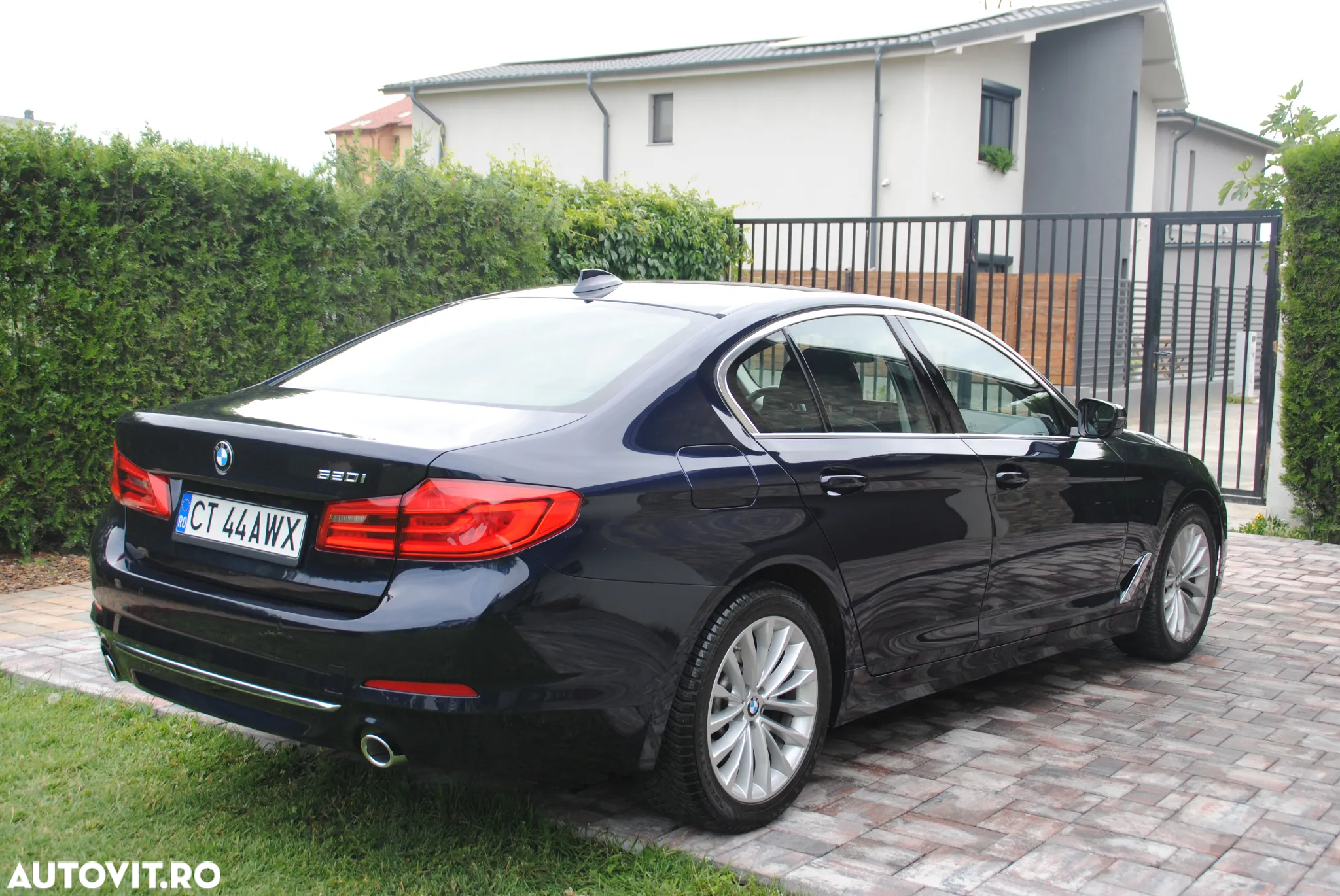 BMW Seria 5 520i AT - 6