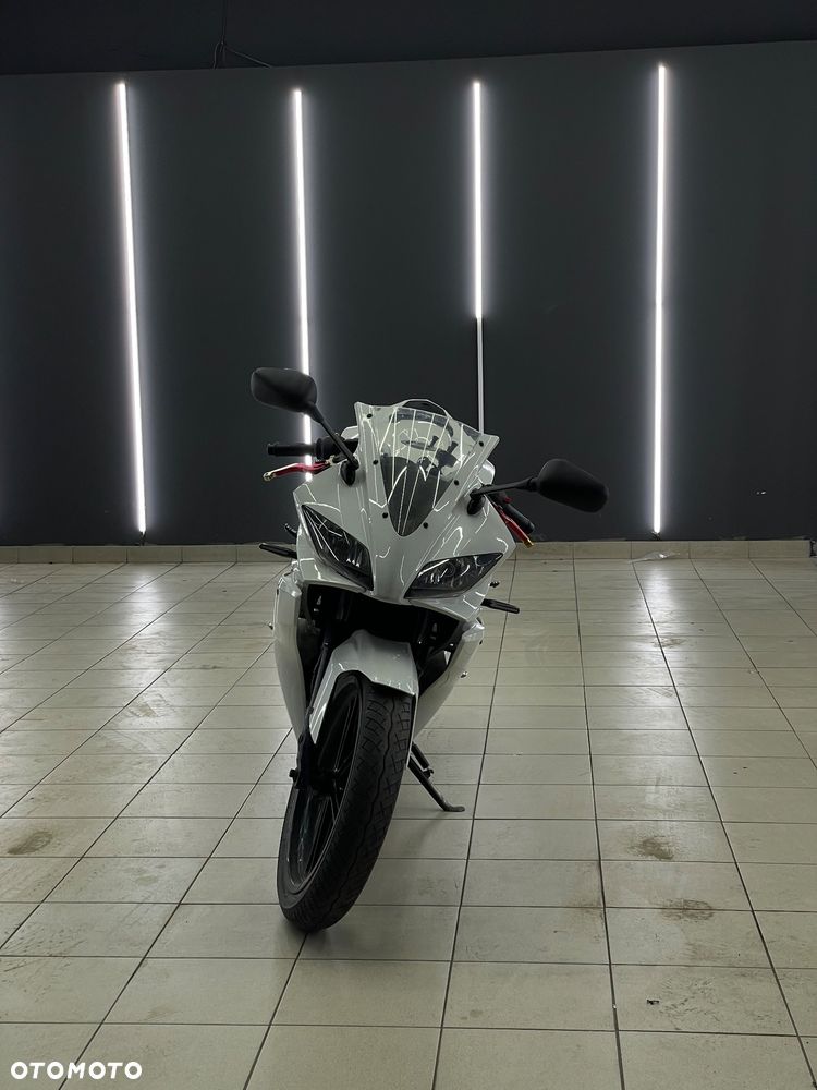 Yamaha YZF - 6