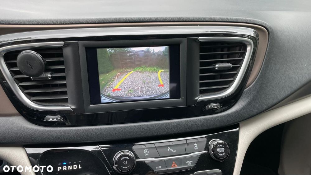 Chrysler Pacifica - 15
