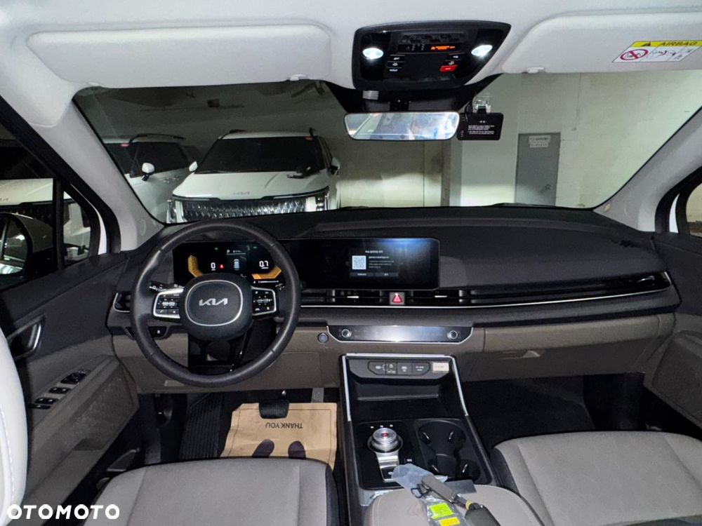 Kia Carnival - 13