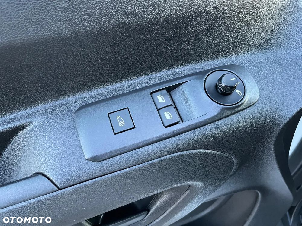 Peugeot Partner LONG L2H1 1.6HDI 100KM, 3 Osobowy, Klima, Tempomat, Salon Polska, Pierwszy Właściciel, BEZWYPADKOWY, FV 23%, Bardzo Zadbany ! - 31