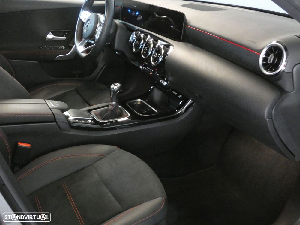 Mercedes-Benz A 180 d AMG Line - 15