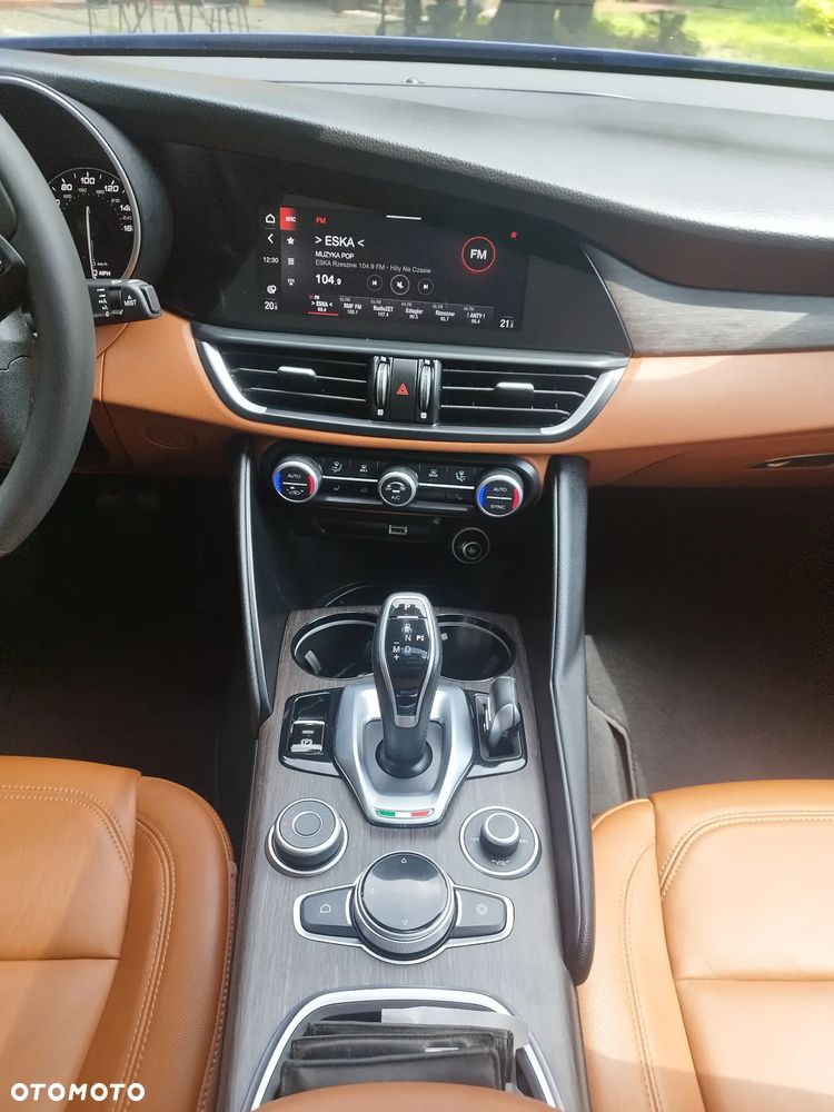 Alfa Romeo Giulia 2.0 Turbo 16V AT8-Q4 Ti - 10