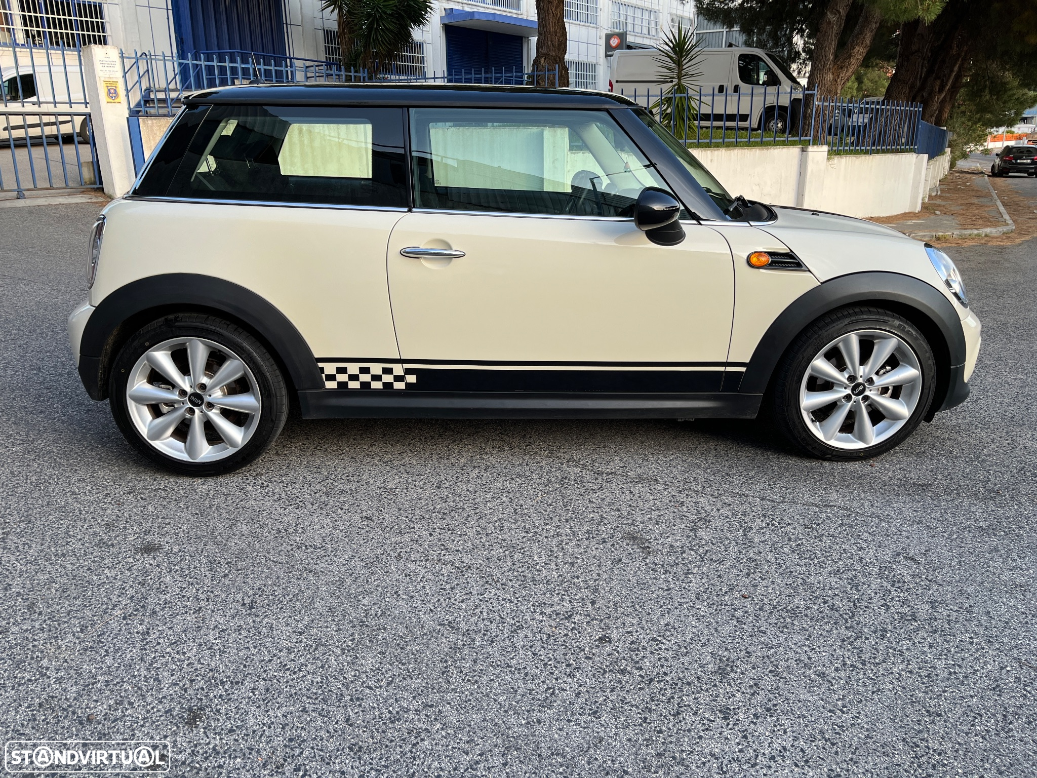 MINI 3 Portas One D - 4