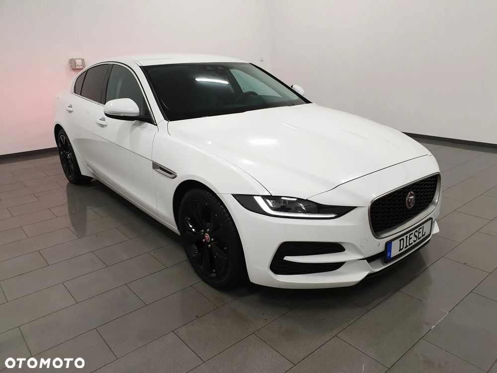 Jaguar XE 2.0 D180 SE - 3