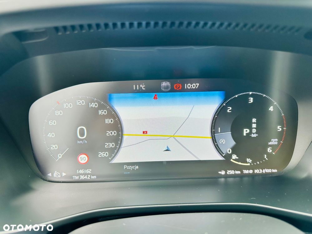 Volvo XC 40 D4 AWD - 24