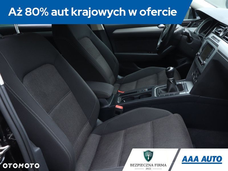 Volkswagen Passat - 11
