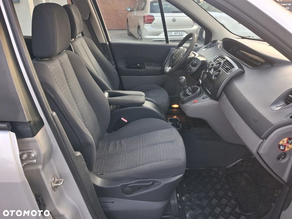 Renault Scenic 1.6 16V Avantage - 8