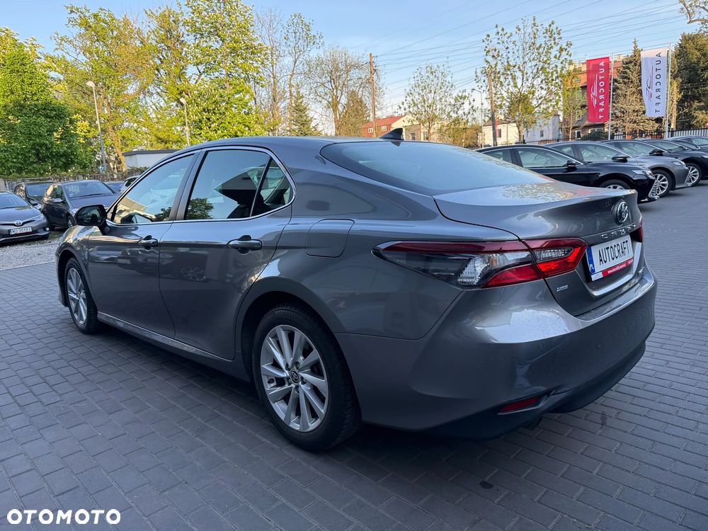 Toyota Camry 2.5 Hybrid Comfort CVT - 25