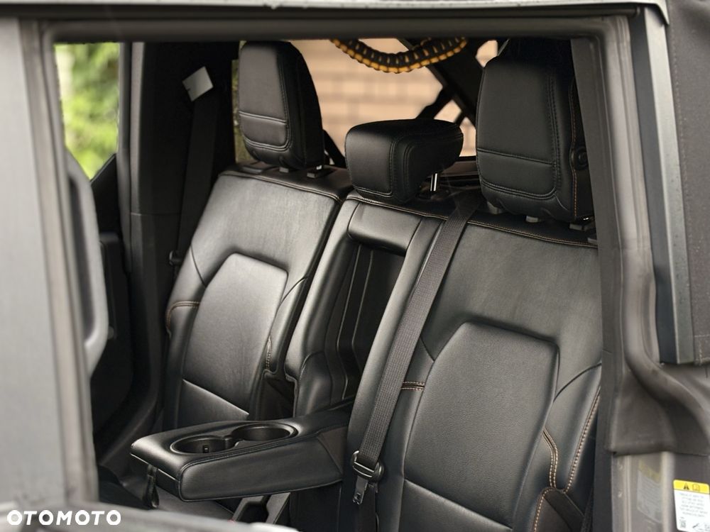 Ford Bronco - 8