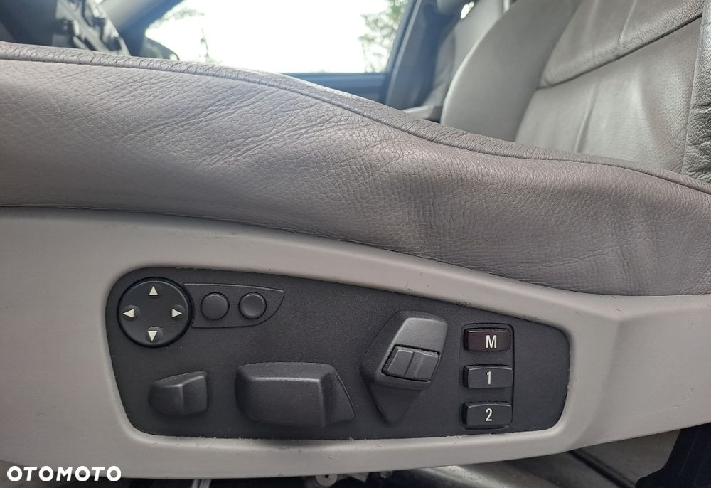 BMW Seria 5 525d xDrive - 13