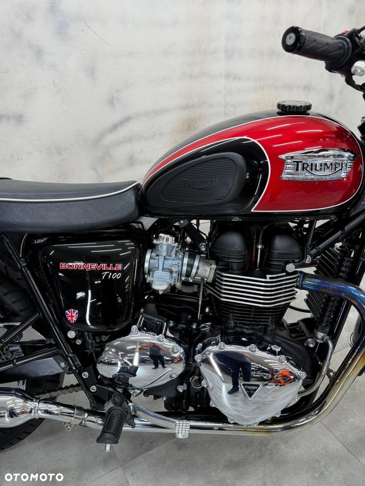 Triumph Bonneville - 14