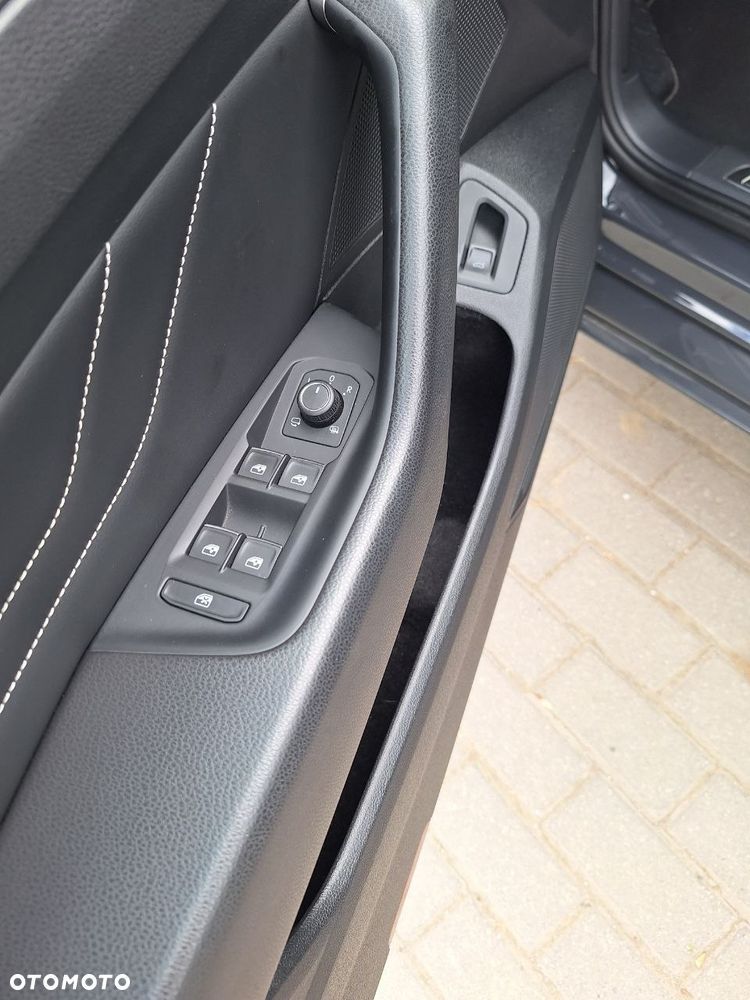 Volkswagen Passat 2.0 TDI SCR DSG Elegance - 8