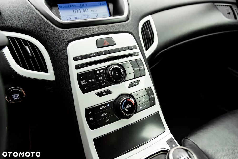 Hyundai Genesis Coupe 2.0 T - 21
