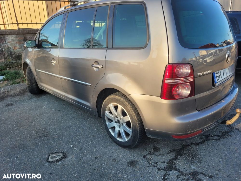 Volkswagen Touran 2.0 TDI DPF Highline - 4