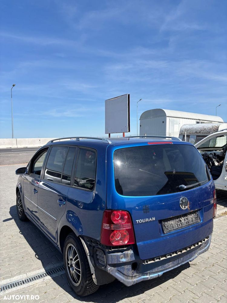 Dezmembram Volkswagen Touran 1.4 benzina (BMY) din 2009 - 4