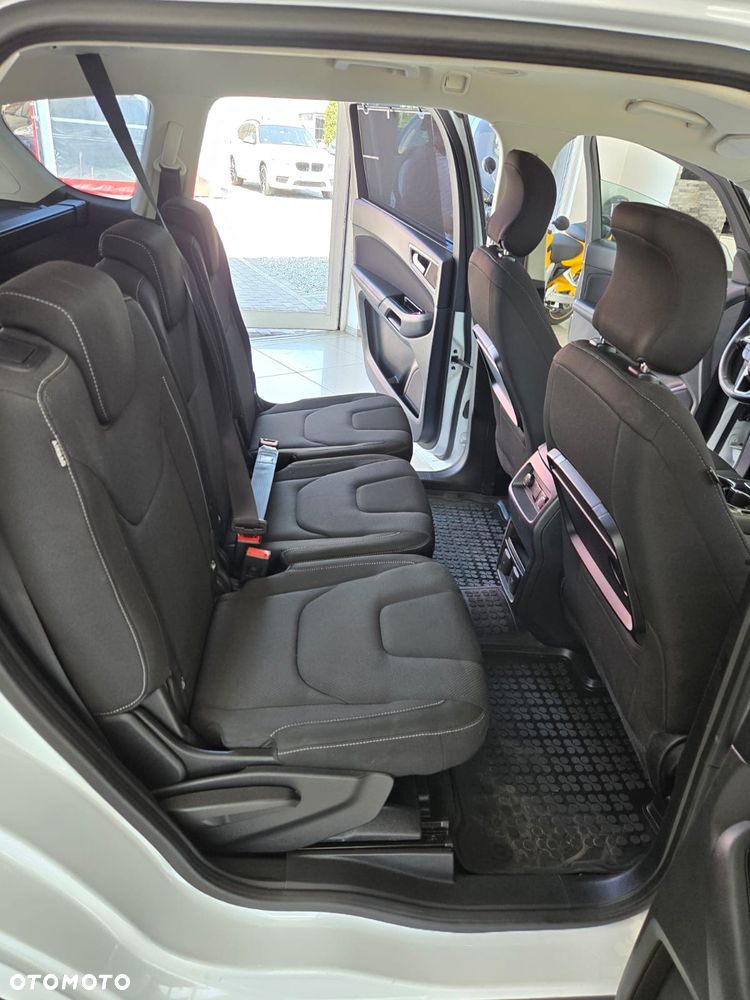 Ford S-Max - 19