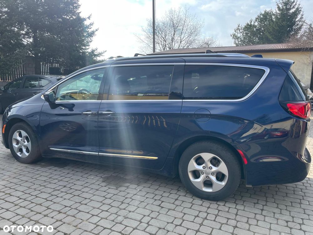 Chrysler Pacifica - 8