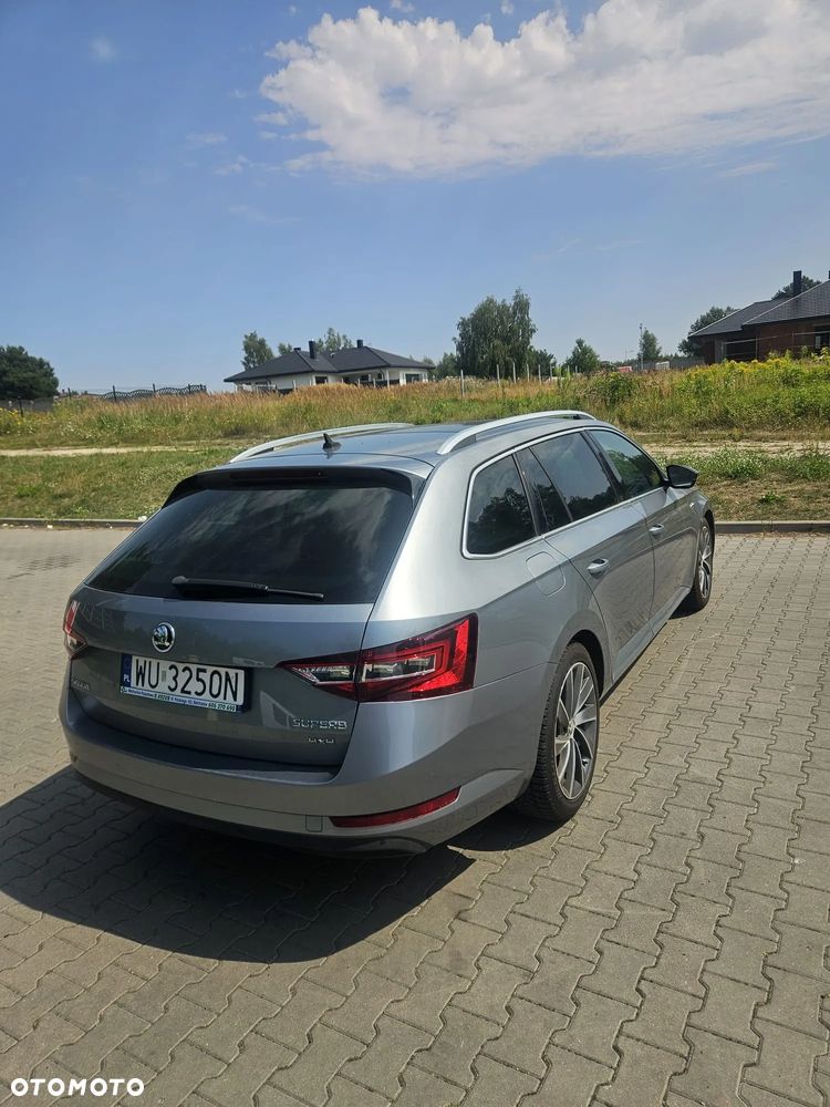 Skoda Superb 2.0 TDI 4x4 L&K DSG - 9