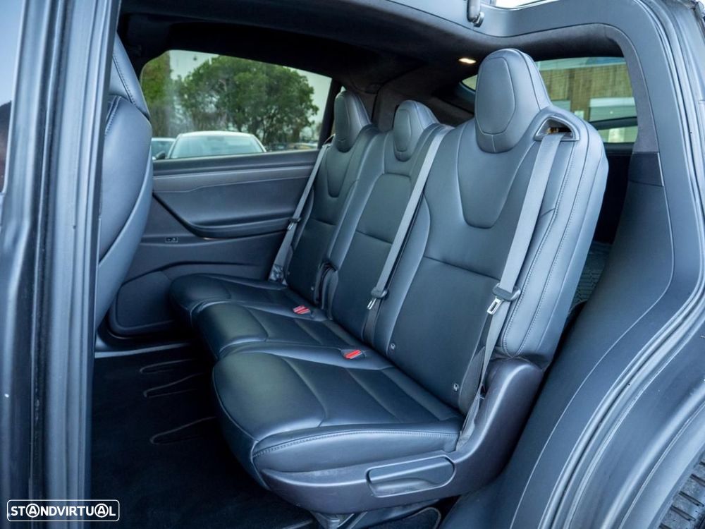 Tesla Model X - 26