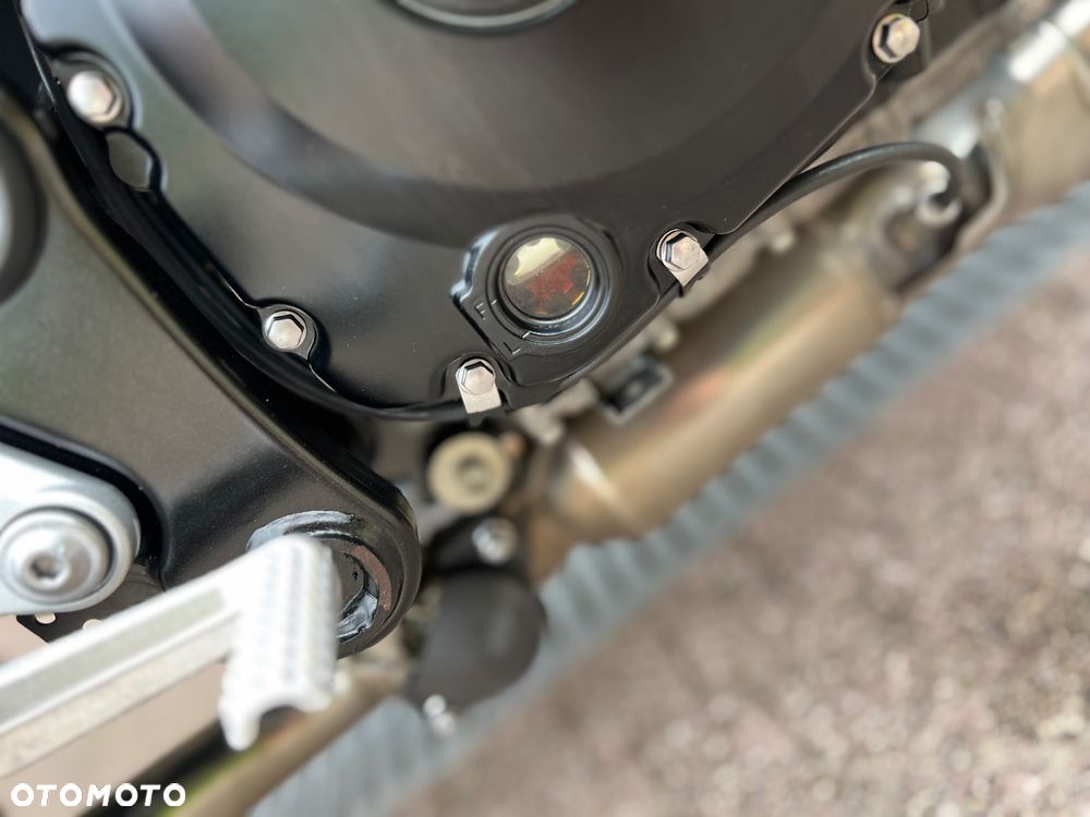 Suzuki GSR - 4