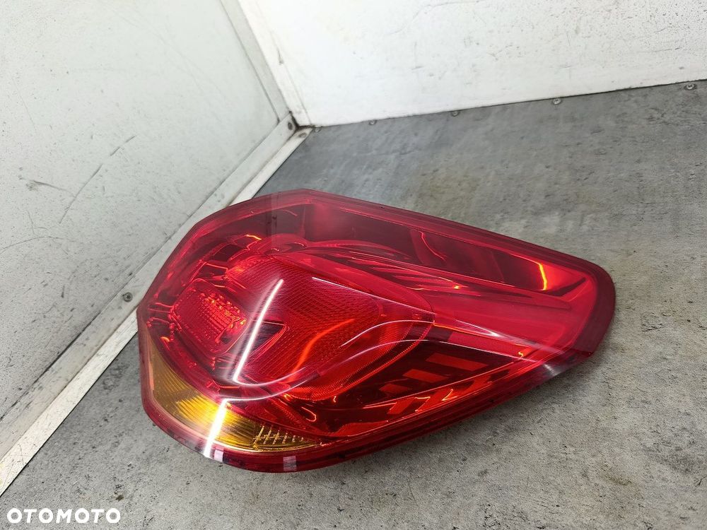 LAMPA TYLNA PRAWA OPEL ASTRA J HATCHBACK - 1