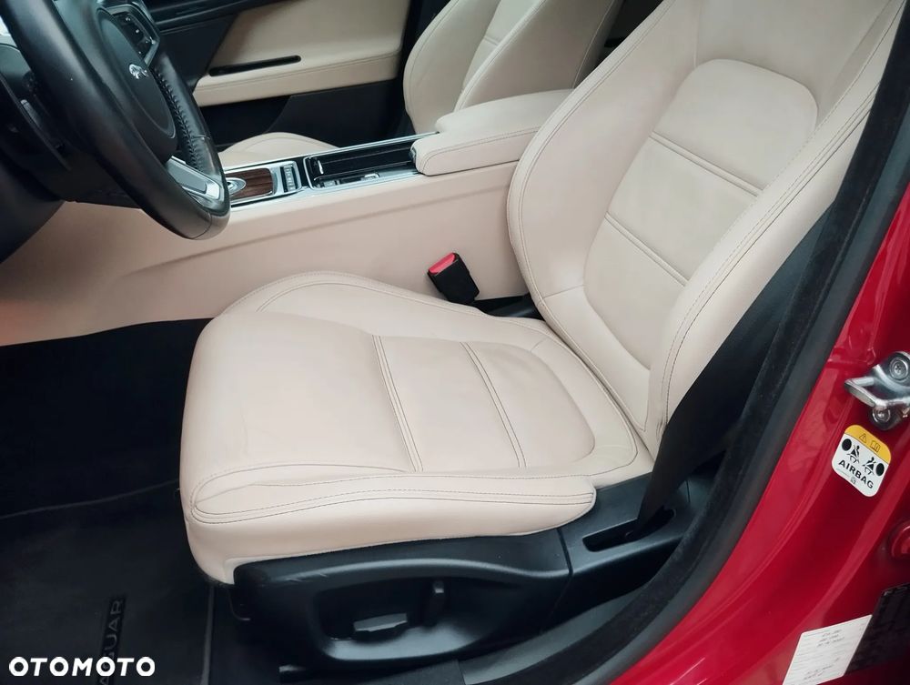 Jaguar XE 20t R-Sport - 20