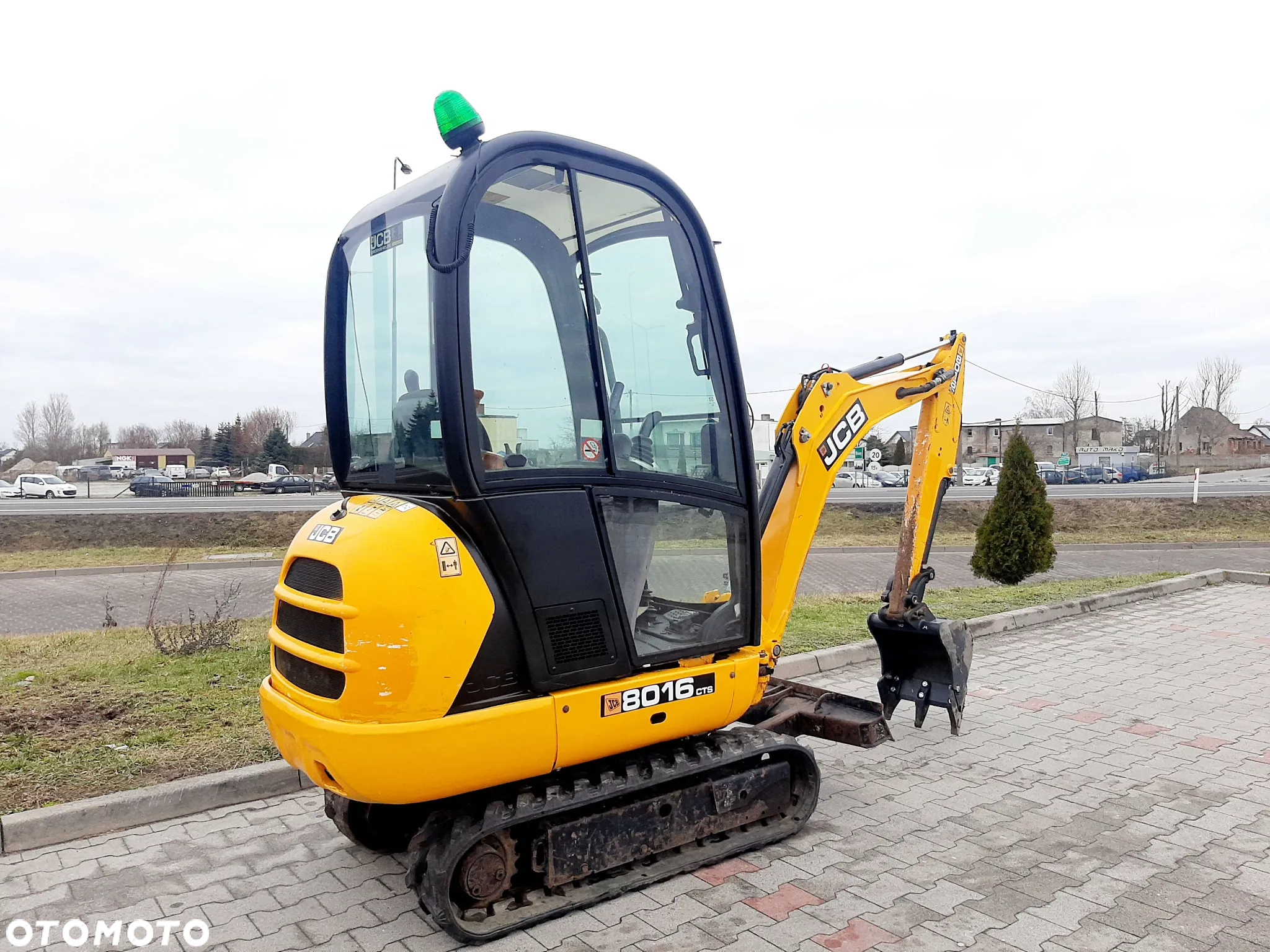 JCB 8016 - 3