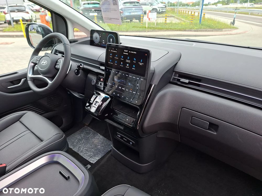 Hyundai Staria 1.6 T-GDI HEV Luxury - 11