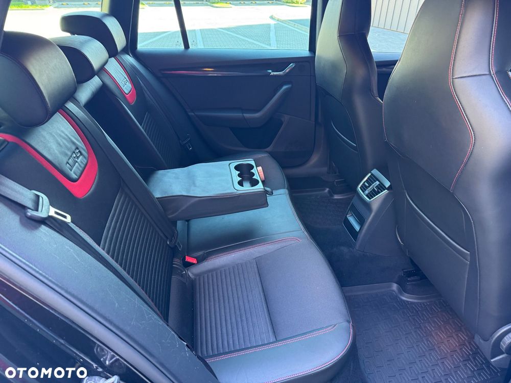 Skoda Octavia 2.0 TDI DSG RS - 25