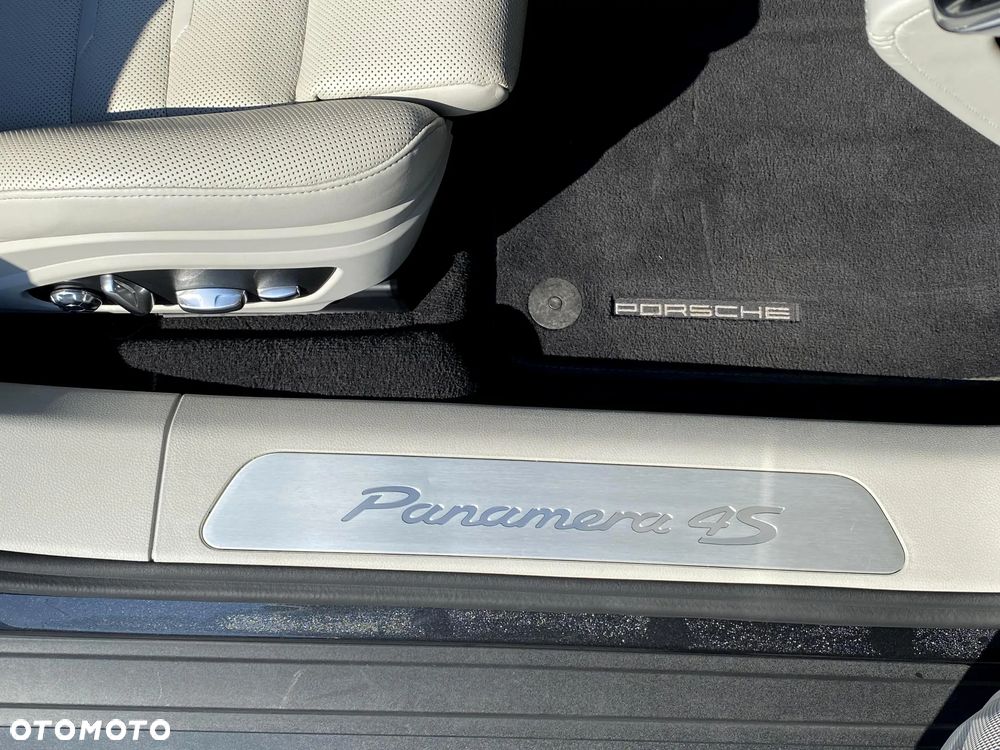 Porsche Panamera 4S Diesel - 38