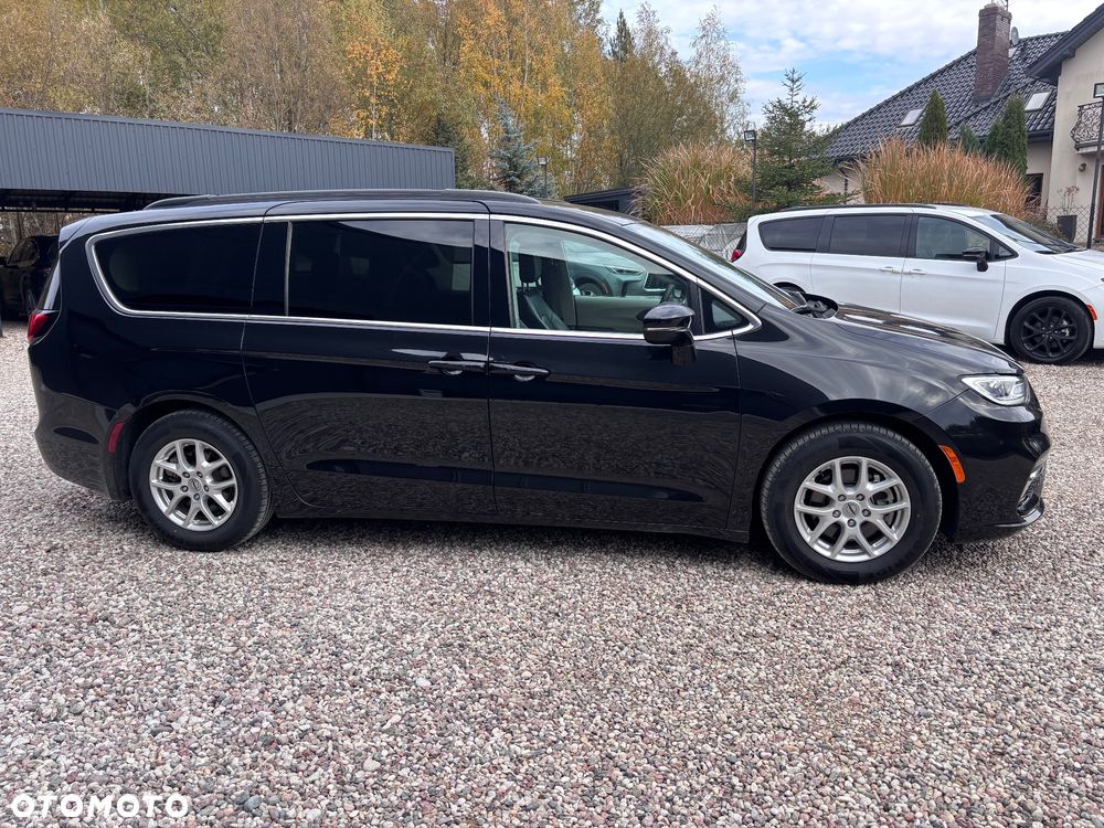 Chrysler Pacifica - 4