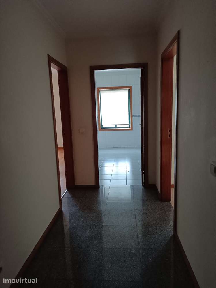 T1 em Vila Nova de Gaia com lugar garagem e varanda - Grande imagem: 2/7