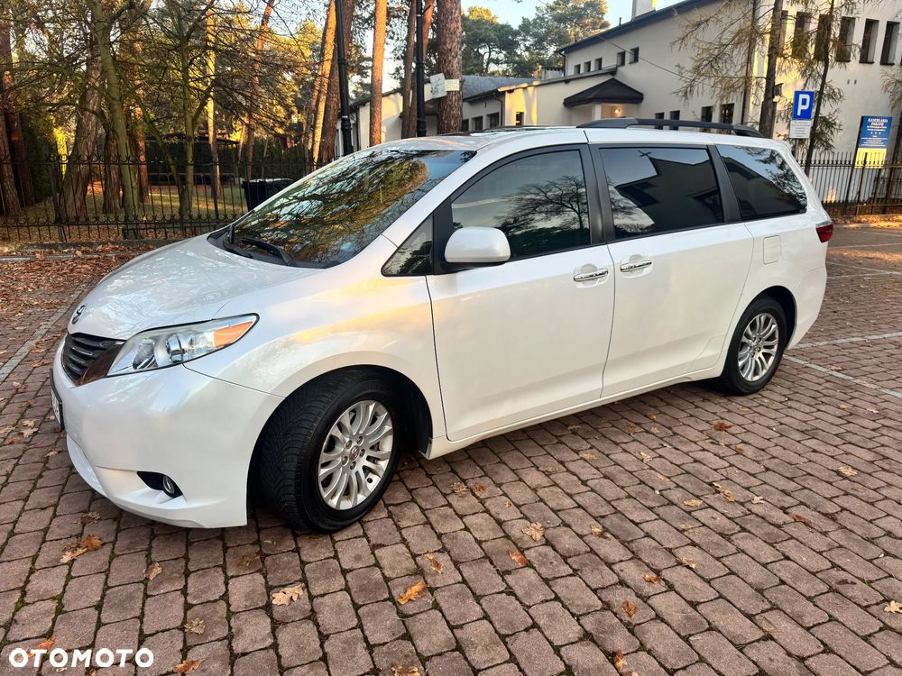Toyota Sienna - 1